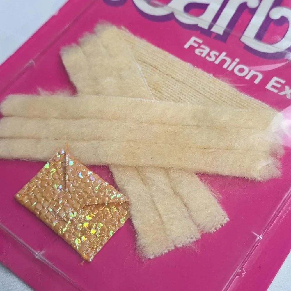 Barbie Fashion Extras 1984 Mattel Fur Shaw And Purse NOS Unopened  For 11.5